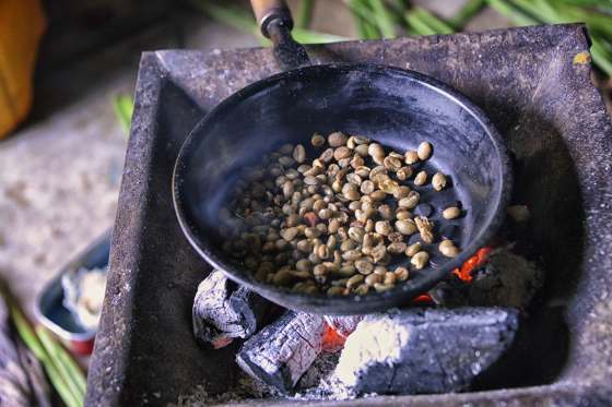 In-home roasting of Buna. Photo by Rod Waddington.